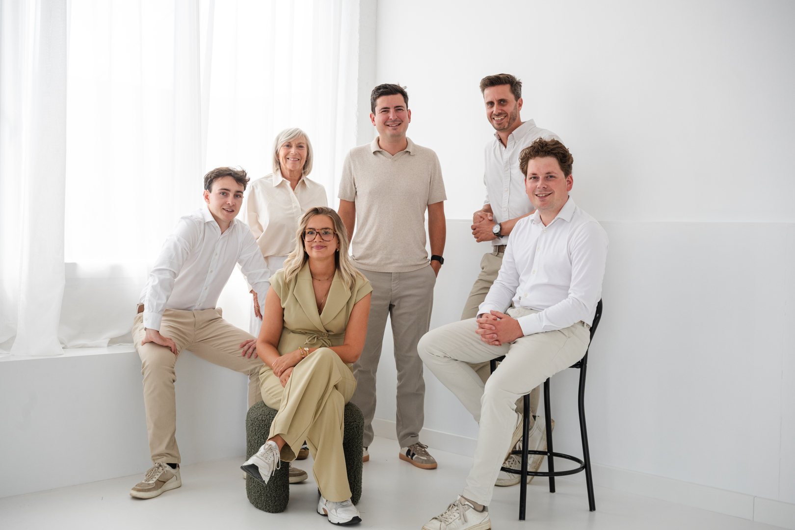 Geen woning en geen verhaal is hetzelfde. Daarom kiezen we voor een persoonlijke aanpak, heldere communicatie en begeleiding die past bij jou én je vastgoed.